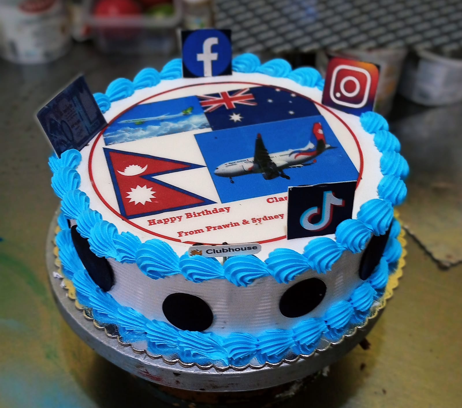 Aeroplane travel cake in abu dhabi